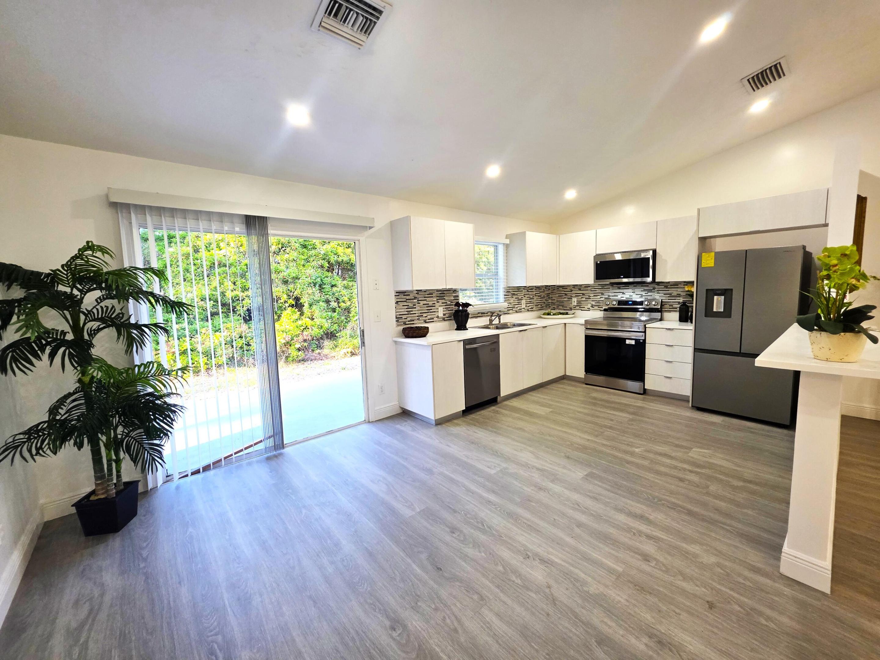 DIXIE HEIGHTS UNIT NO 3 - Residential Lease