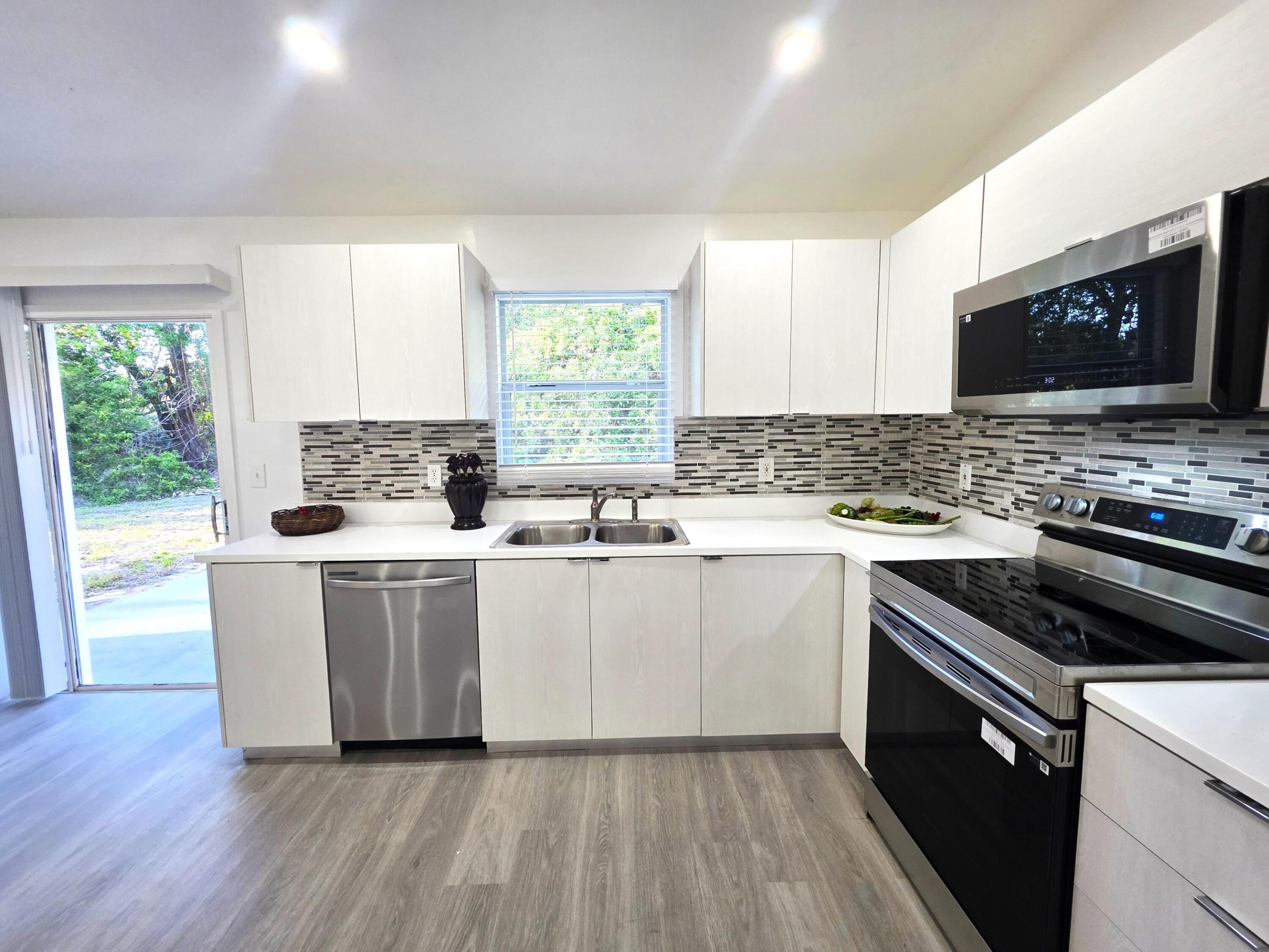 DIXIE HEIGHTS UNIT NO 3 - Residential Lease