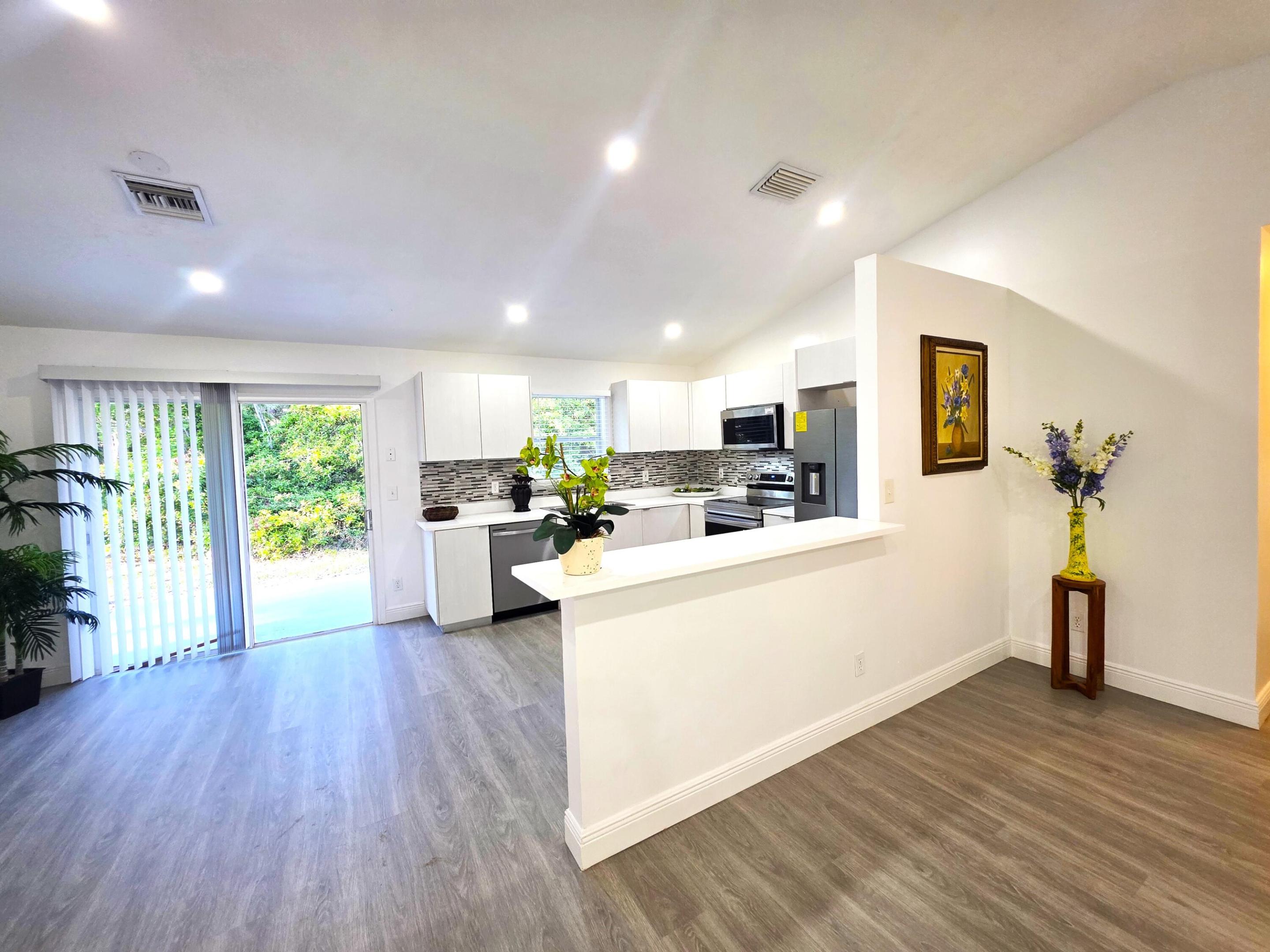 DIXIE HEIGHTS UNIT NO 3 - Residential Lease