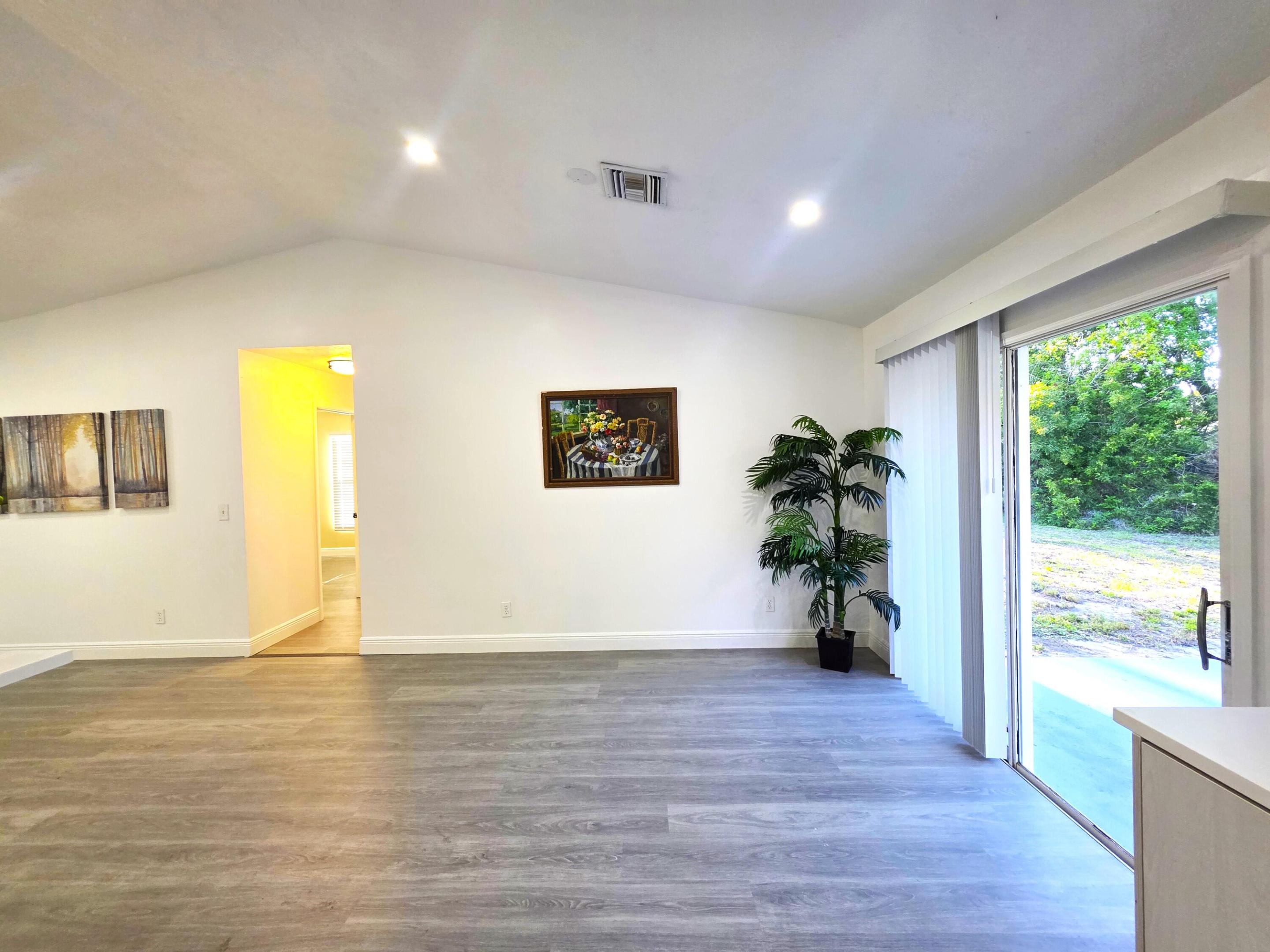 DIXIE HEIGHTS UNIT NO 3 - Residential Lease