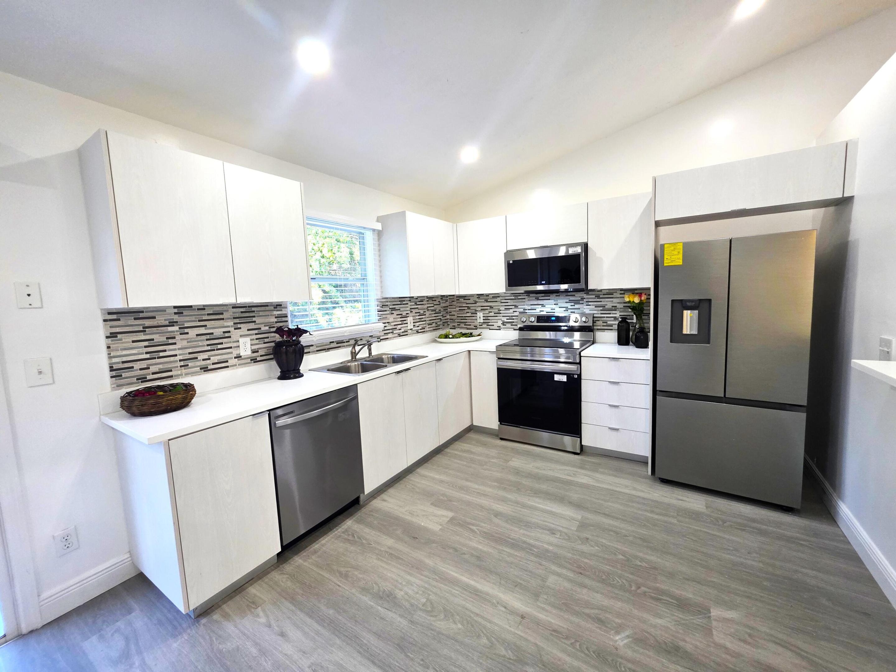 DIXIE HEIGHTS UNIT NO 3 - Residential Lease