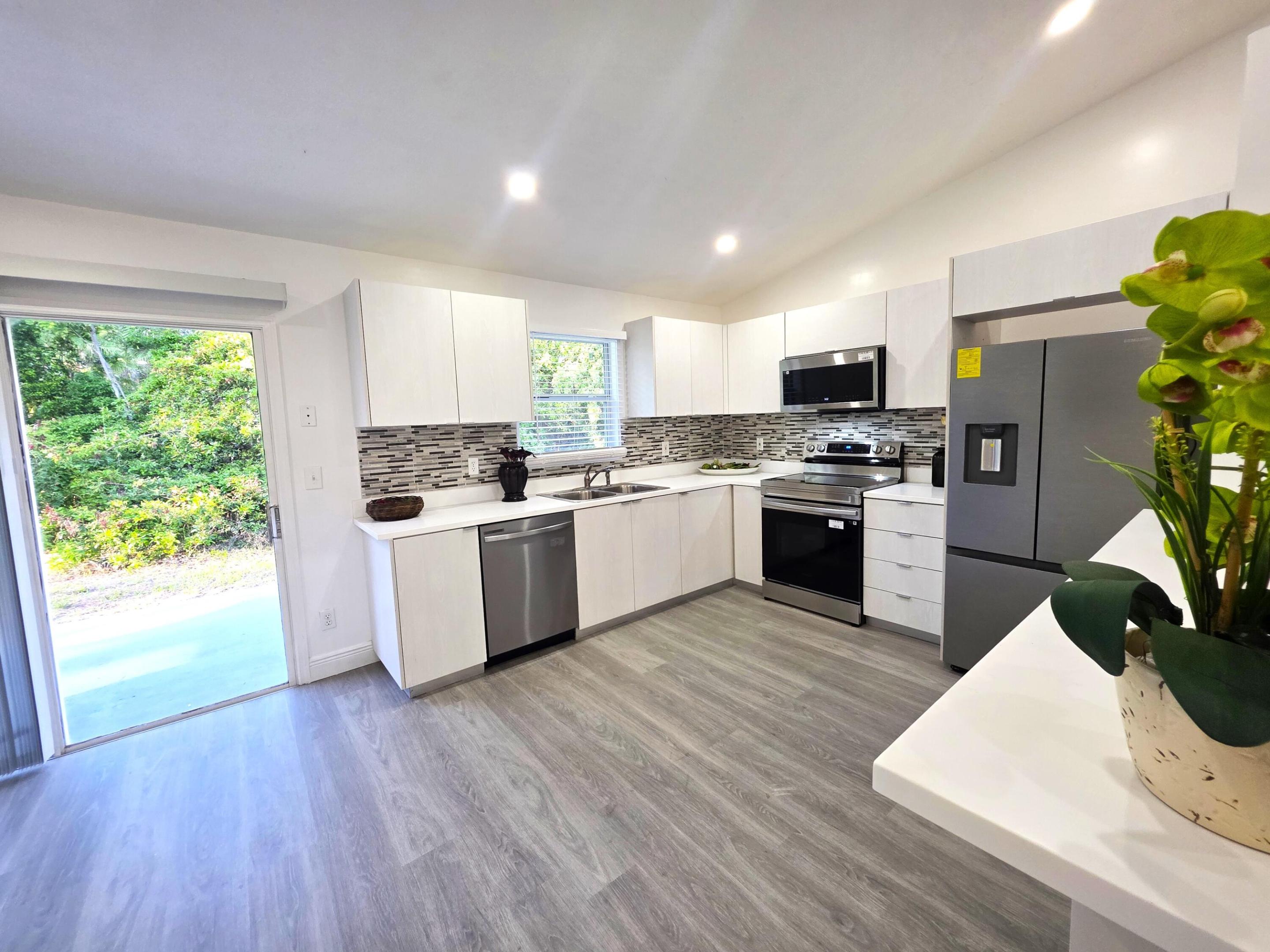 DIXIE HEIGHTS UNIT NO 3 - Residential Lease