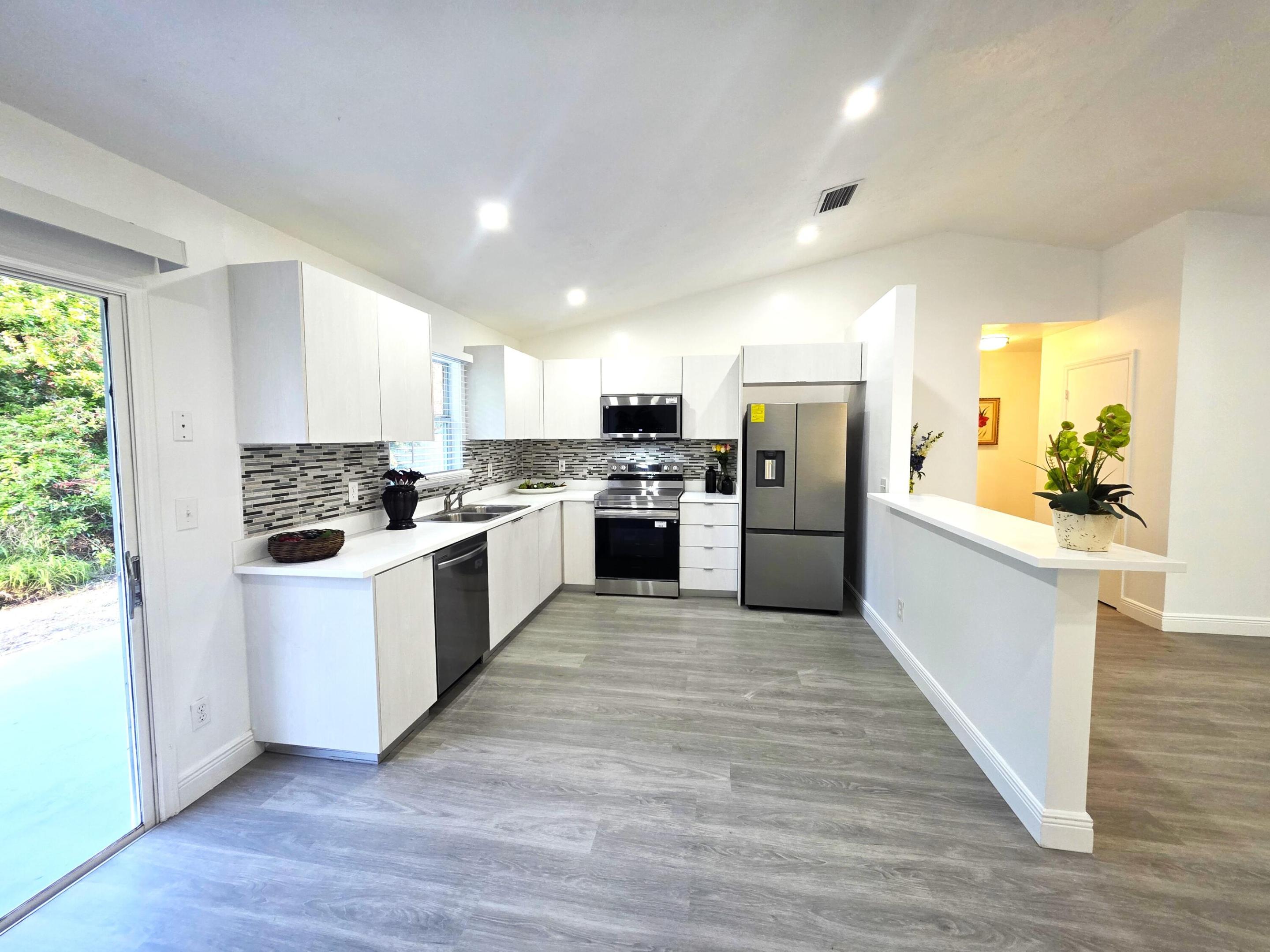 DIXIE HEIGHTS UNIT NO 3 - Residential Lease