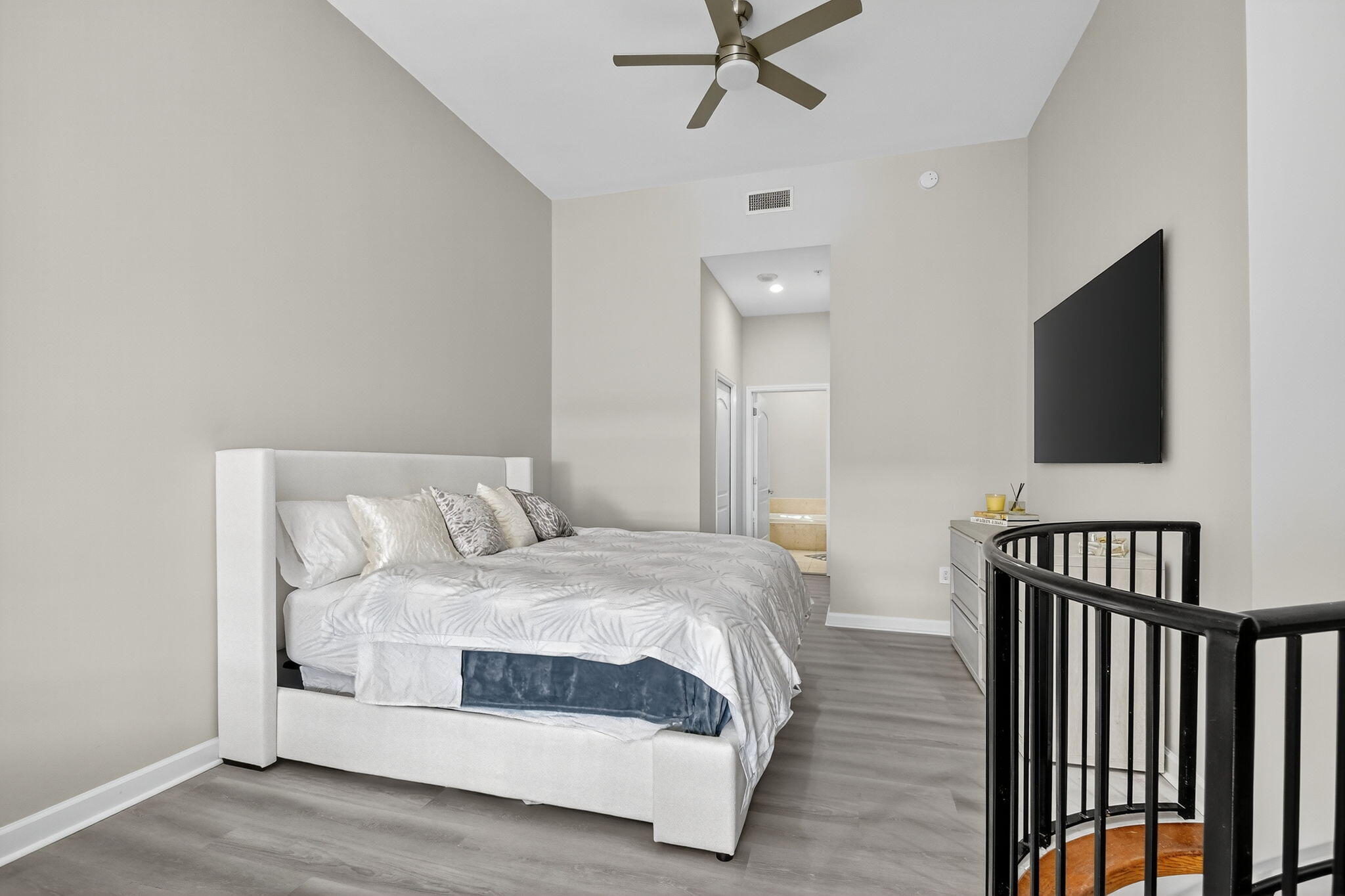 ONE CITY PLAZA CONDO - Residential