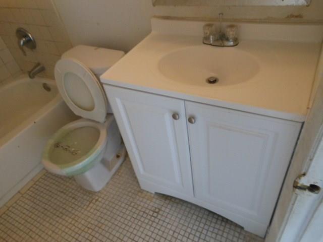 COURTS AT OAKLAND PARK - Residential