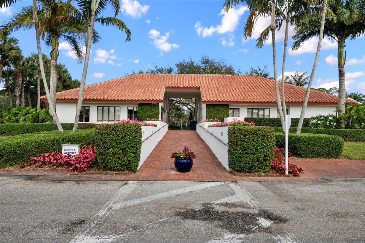 BREAKERS WEST 16 - Residential