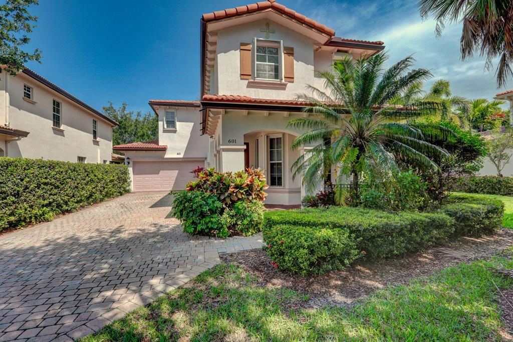 Photo of 601 Castle Drive, Palm Beach Gardens, FL 33410 (MLS # R10790641)
