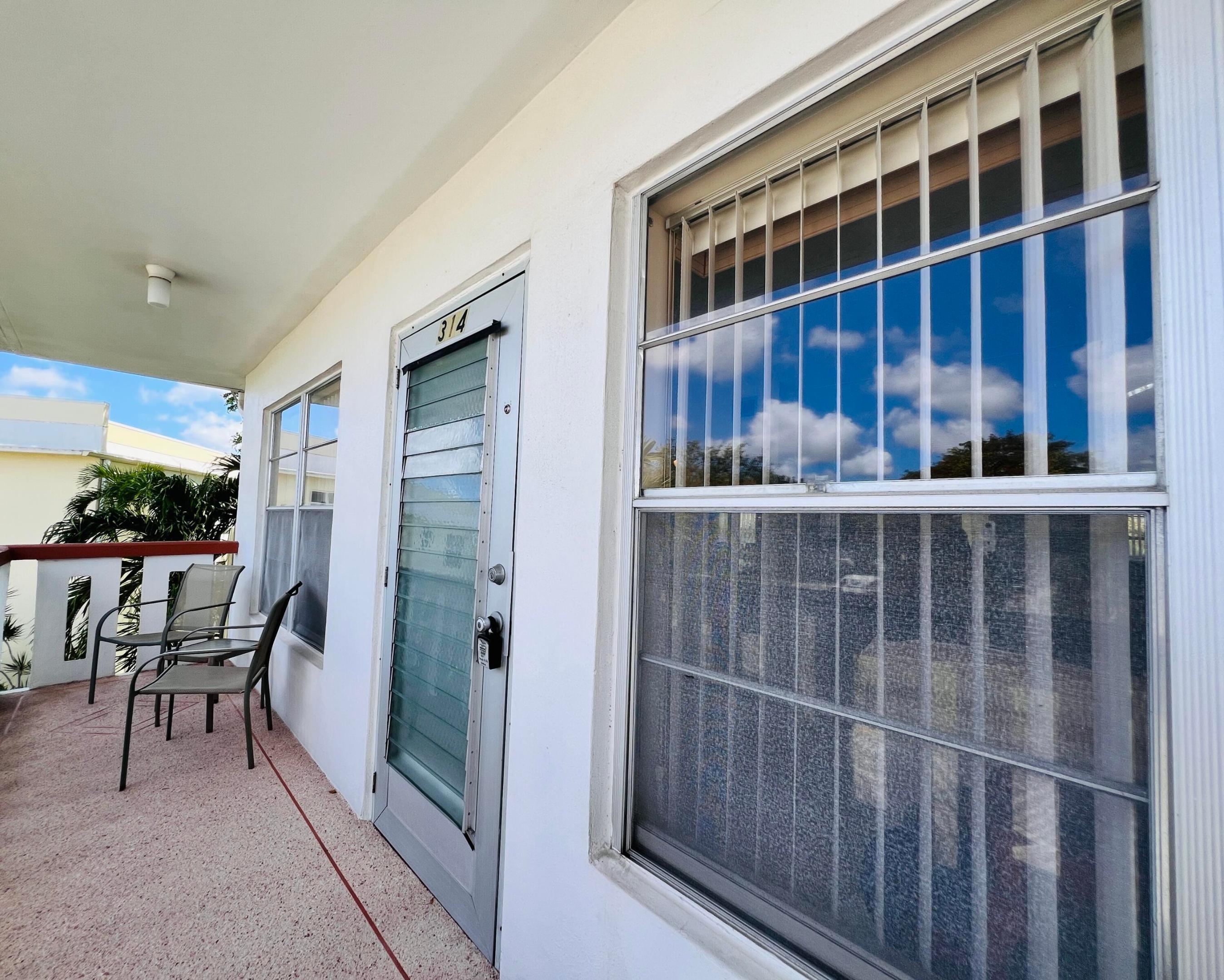 CENTURY VILLAGE - WELLINGTON CONDOS - Residential