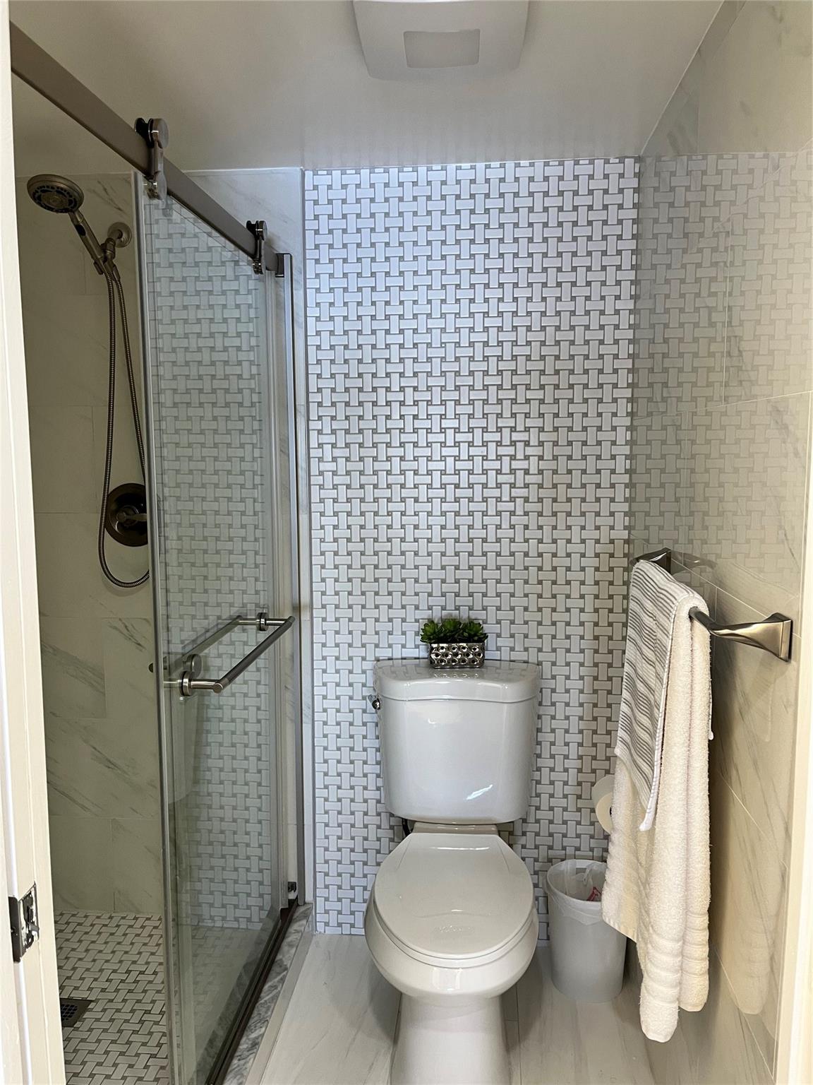 HAWTHORNE AT CENTURY VILL - Residential Lease