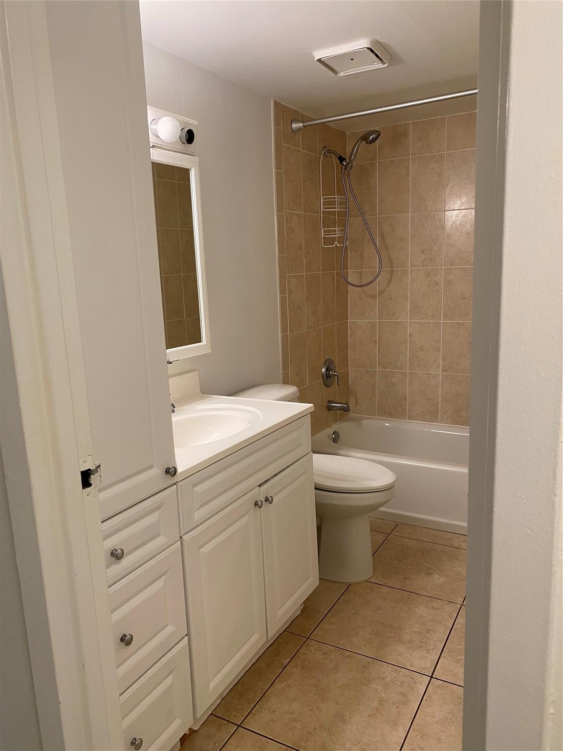 Palm Beach Harbour Club C - Residential Lease