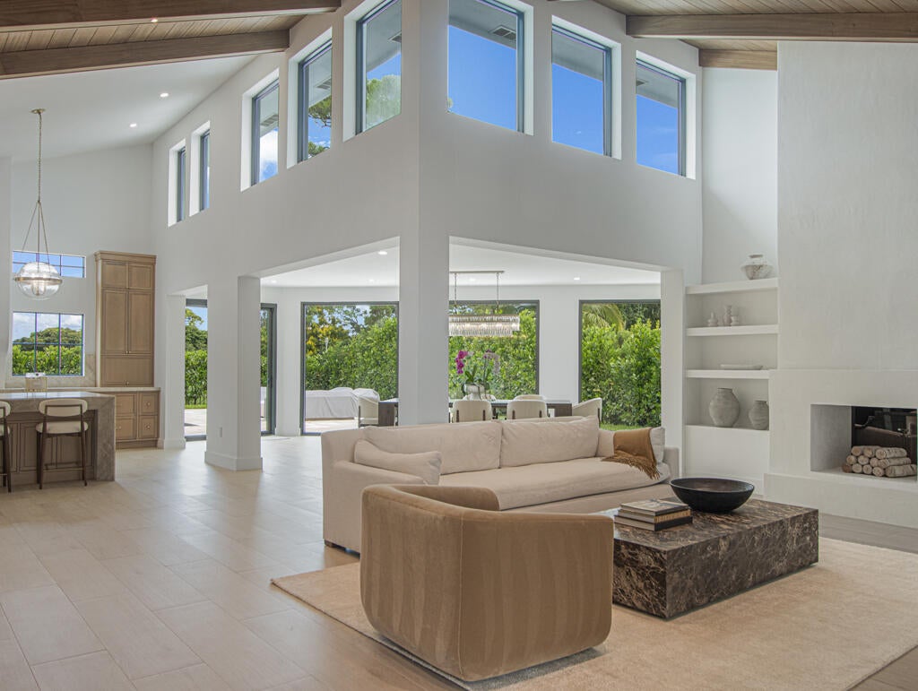 4909 PINEVIEW Circle