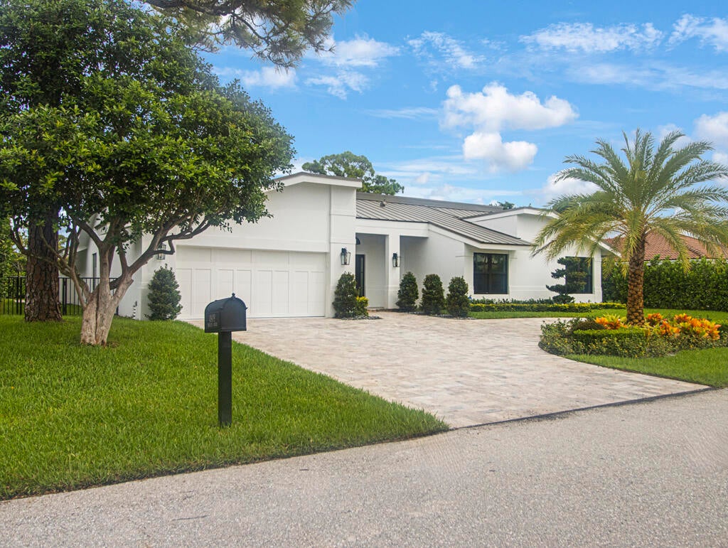 4909 PINEVIEW Circle