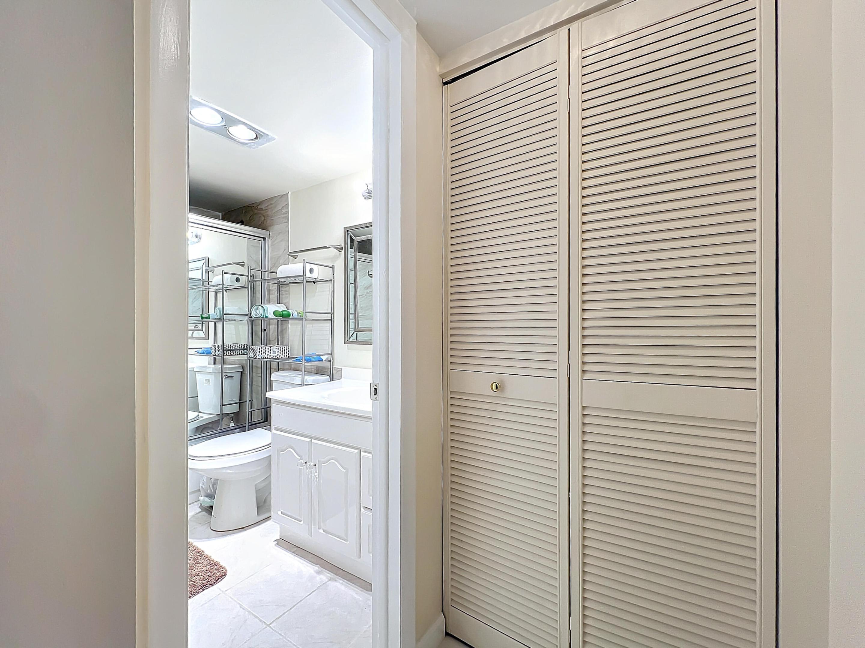 FOUNTAINS OF PALM BEACH CONDO 3 - Residential