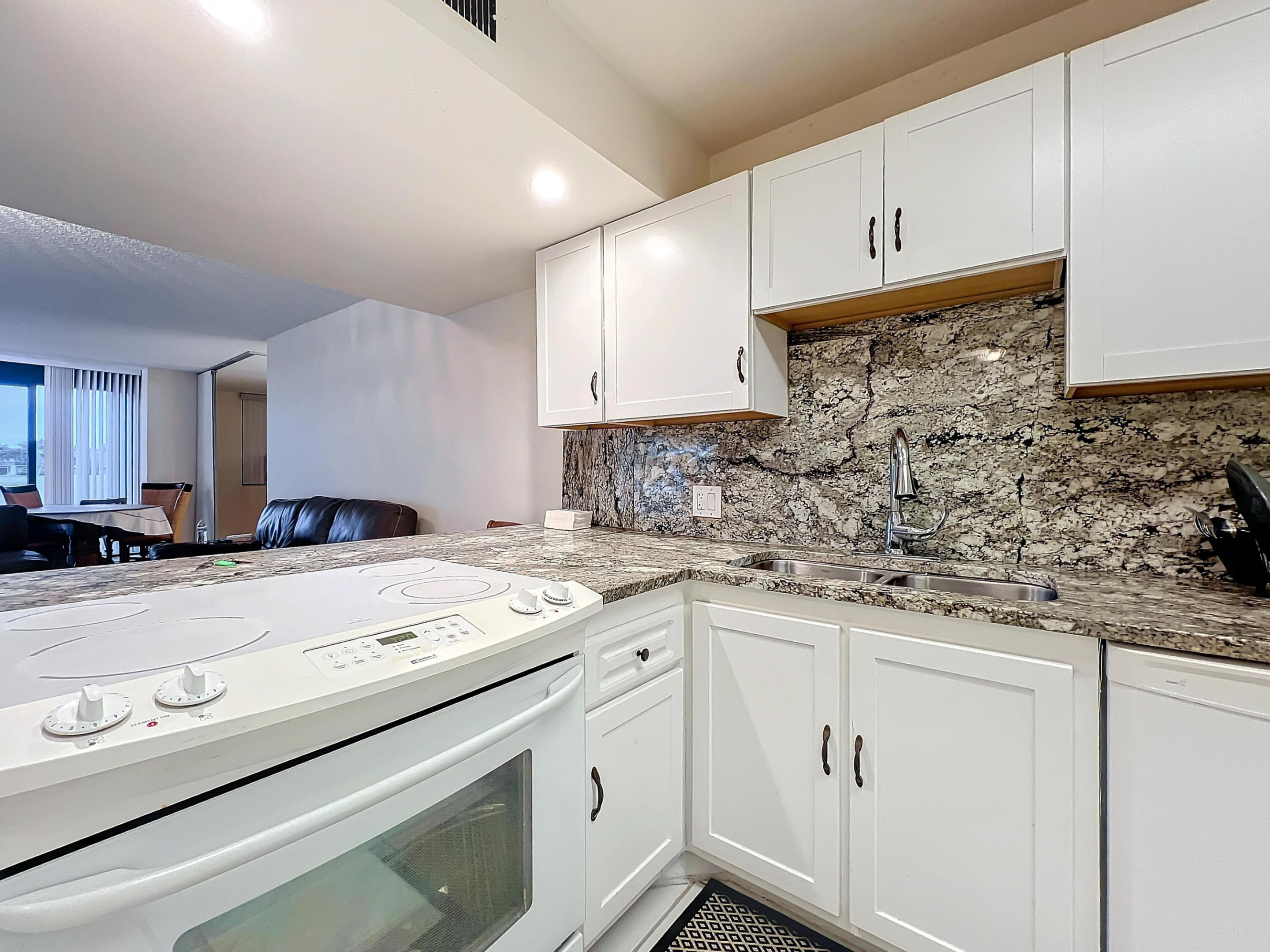 FOUNTAINS OF PALM BEACH CONDO 3 - Residential