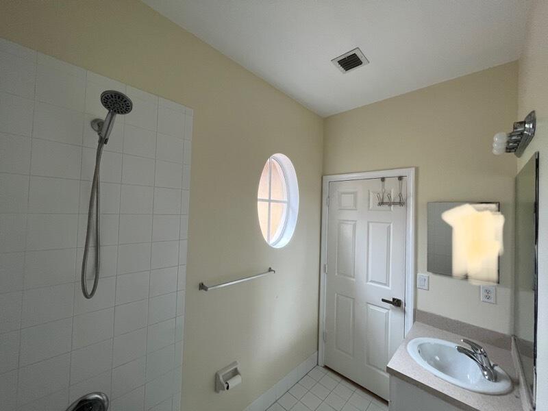 LINKS AT EMERALD DUNES CONDO - Residential Lease