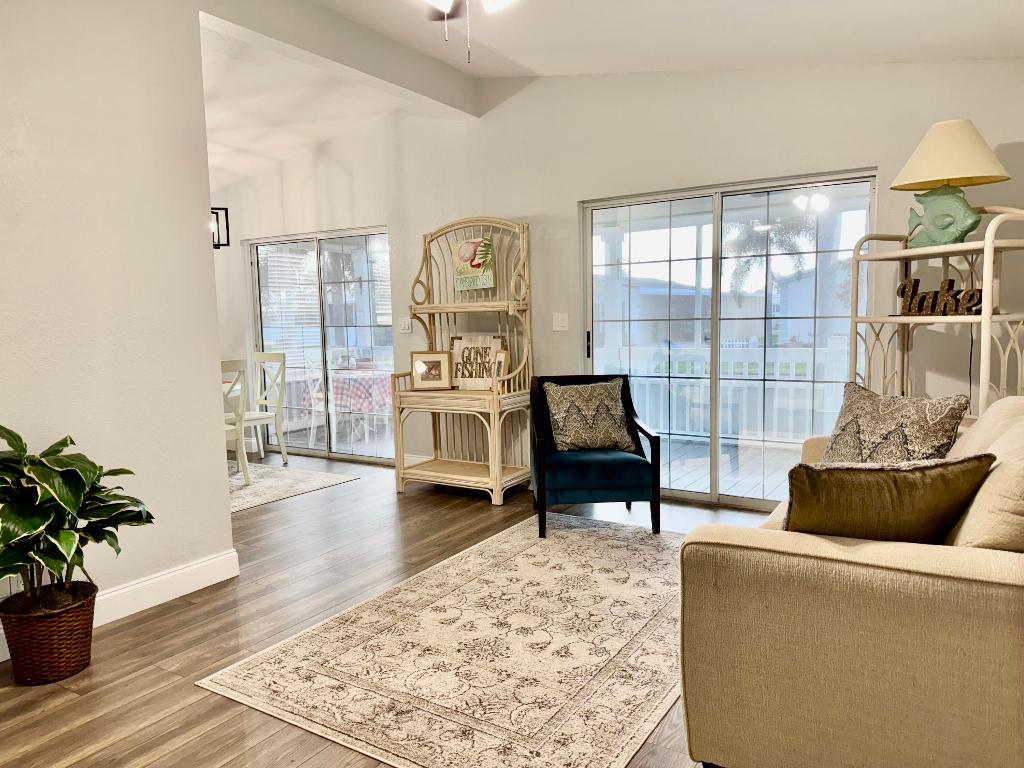 PALM VILLAGE RANCH - Residential