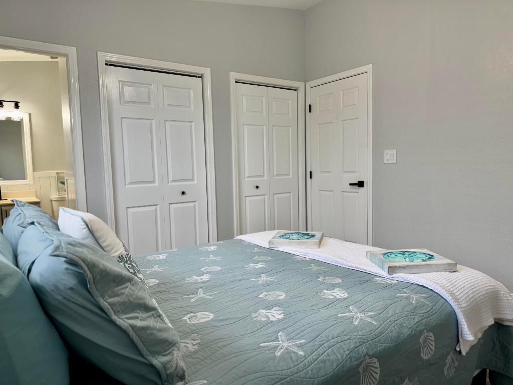 PALM VILLAGE RANCH - Residential