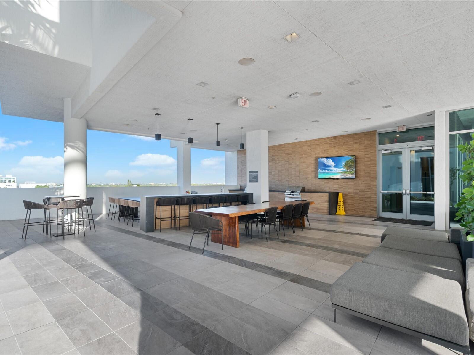 QUADRO CONDO - Residential Lease