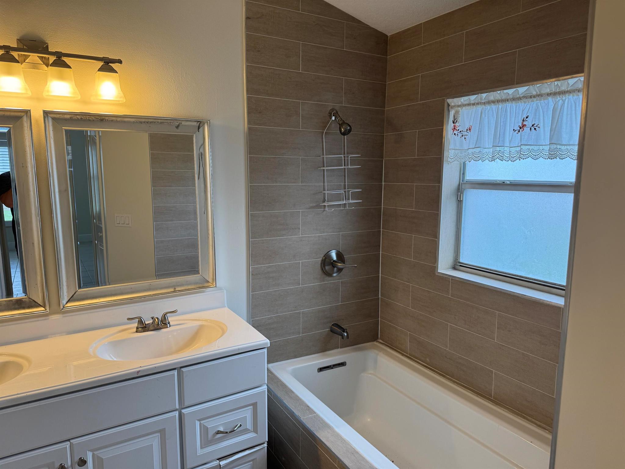 PORT ST LUCIE SECTION 18 - Residential Lease