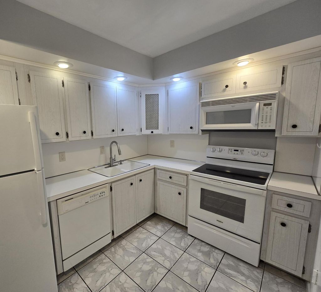 Photo of 5840 NE 22nd Way #707, Fort Lauderdale, FL 33308 (MLS # B26011837)