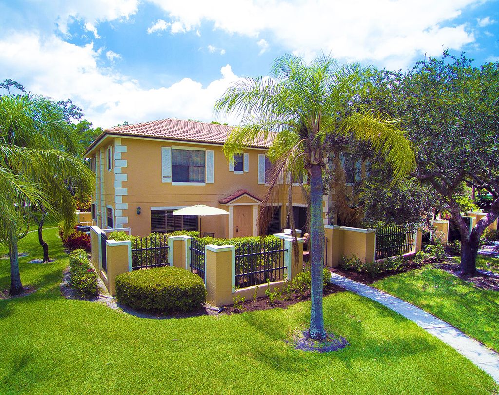 Photo of 377 Prestwick Lane #2, Palm Beach Gardens, FL 33418 (MLS # R10888180)