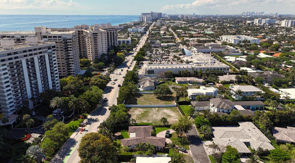 Photo of 3 Winnebago Road, Sea Ranch Lakes, FL 33308 (MLS # B26010531)