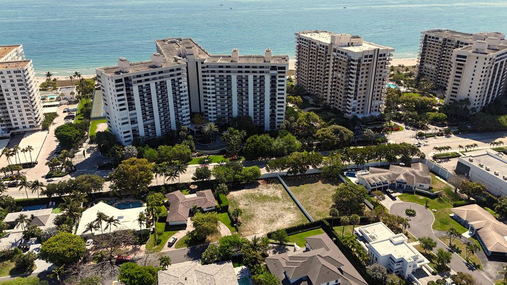 Photo of 3 Winnebago Road, Sea Ranch Lakes, FL 33308 (MLS # B26010531)