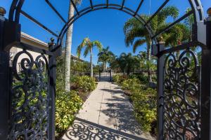 Palm Beach Point - Residential