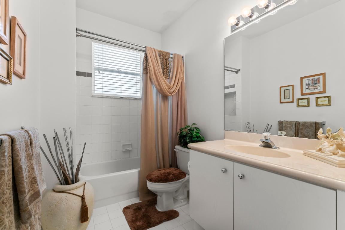 WYNDHAM LAKES CENTRAL - Residential