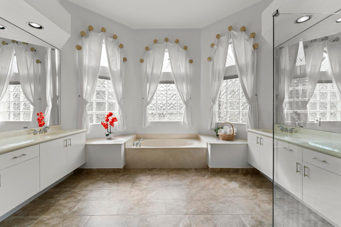 WYNDHAM LAKES CENTRAL - Residential