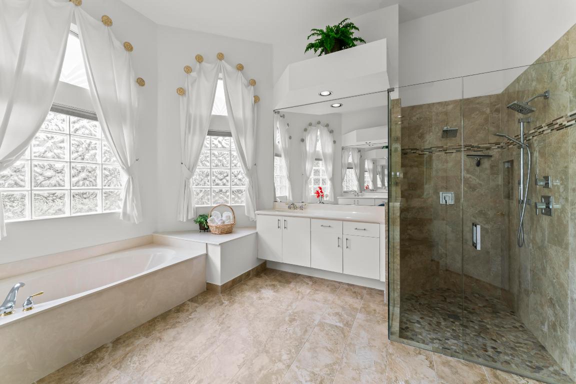 WYNDHAM LAKES CENTRAL - Residential