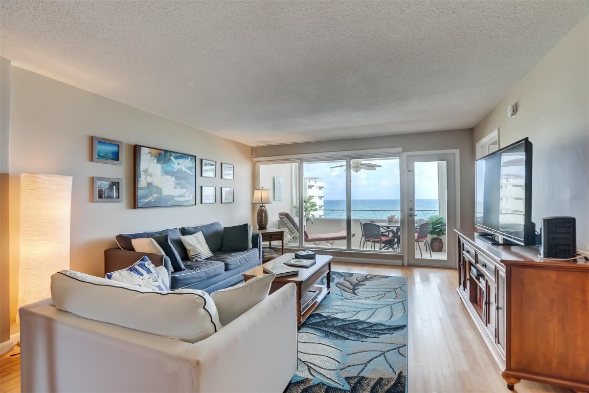 CRANE CRES - Residential