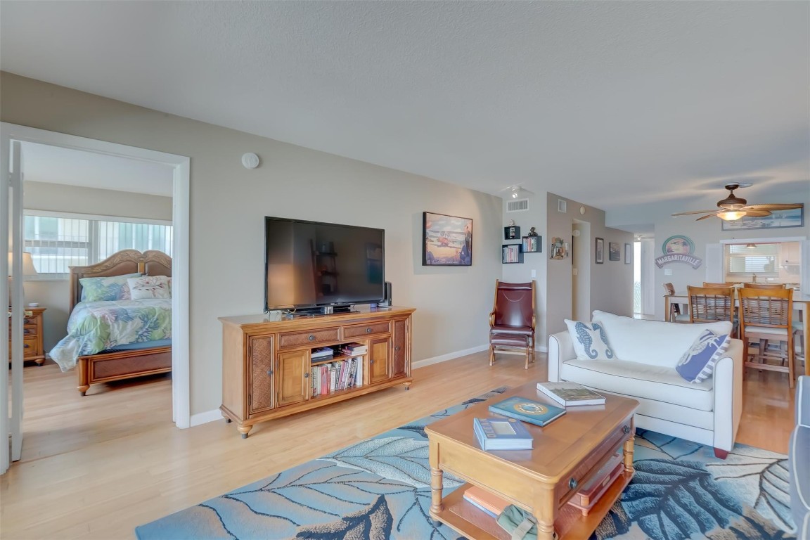 CRANE CRES - Residential