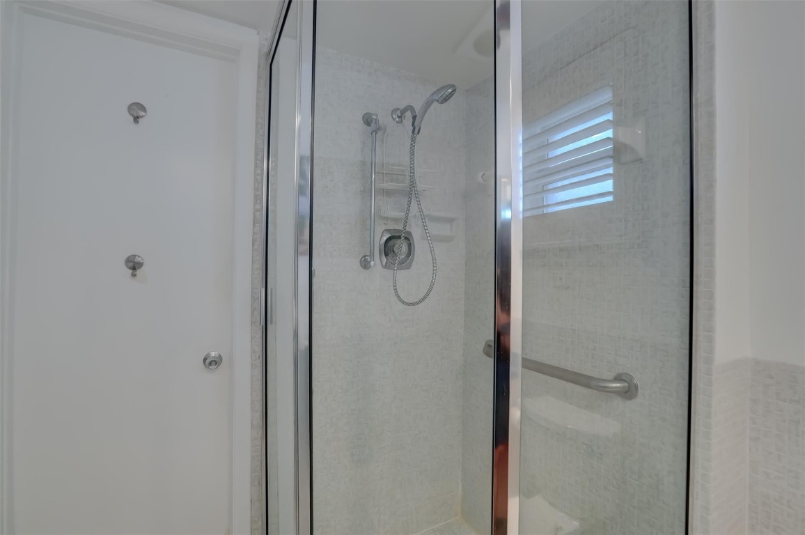 CRANE CRES - Residential