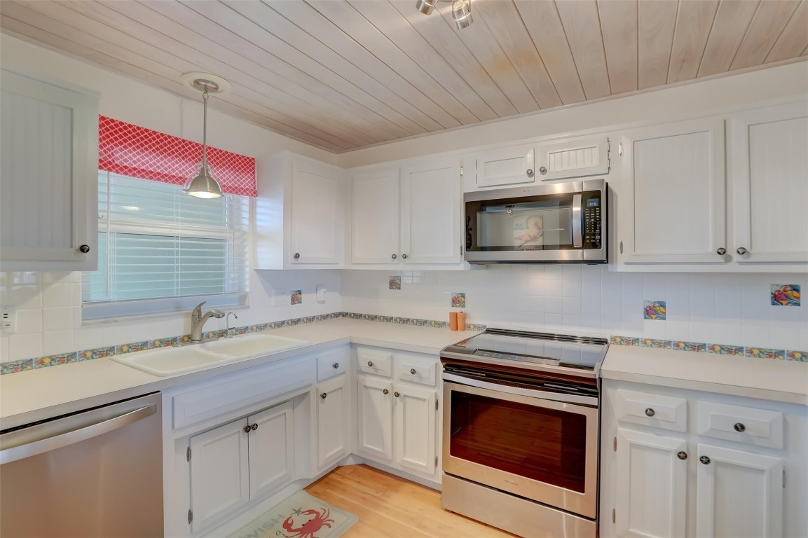 CRANE CRES - Residential