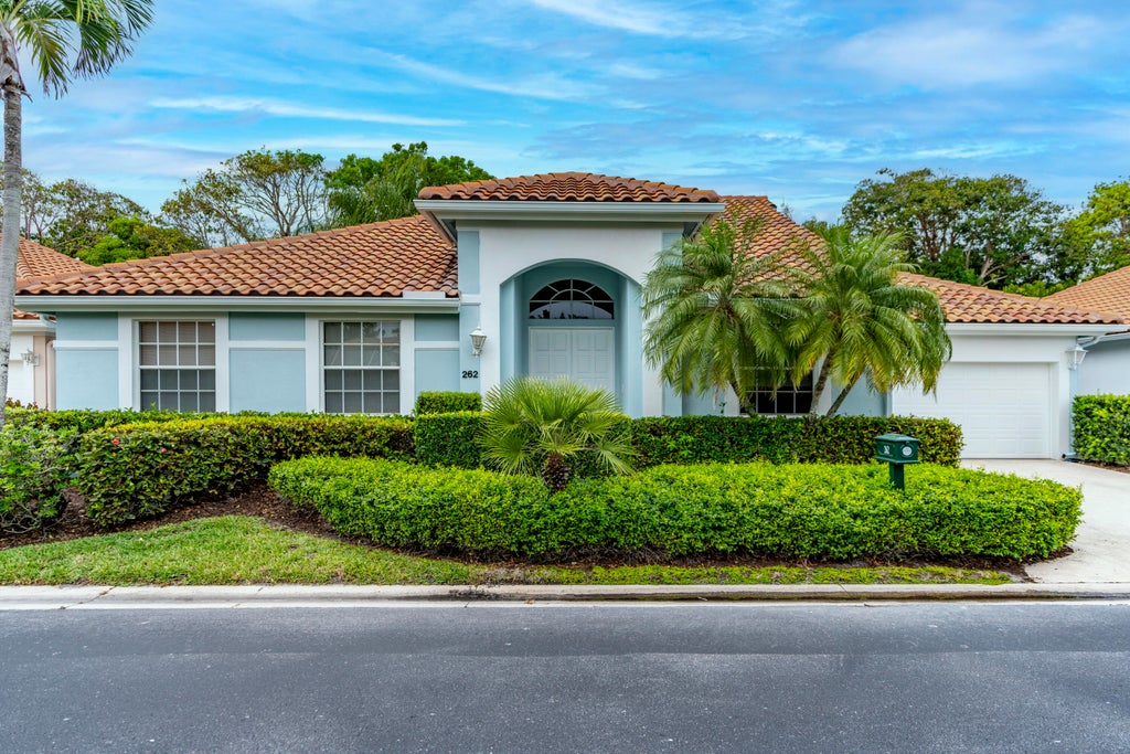 Photo of 262 Eagleton Estate Boulevard, Palm Beach Gardens, FL 33418 (MLS # R11075867)