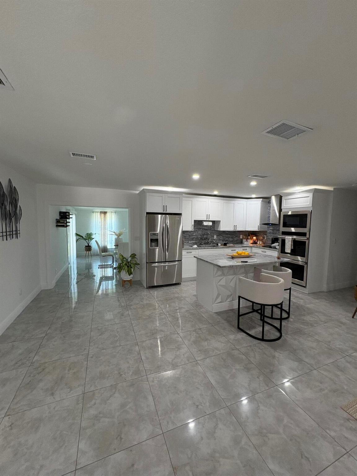 305 E 6th Street