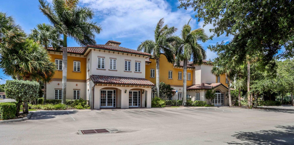 Photo of 600 Citrus Avenue, Fort Pierce, FL 34950 (MLS # B26060647)