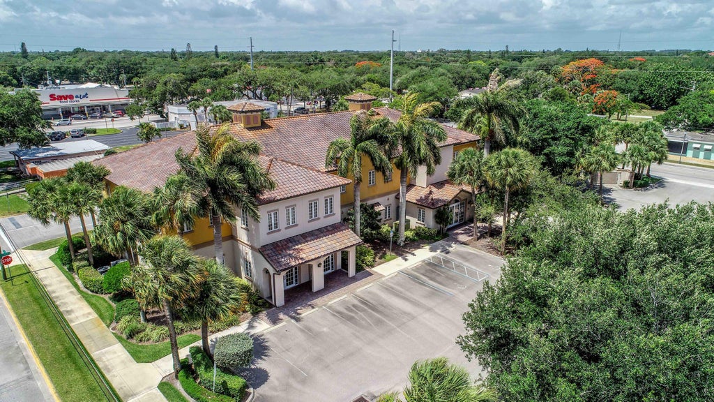 Photo of 600 Citrus Avenue, Fort Pierce, FL 34950 (MLS # B26060647)