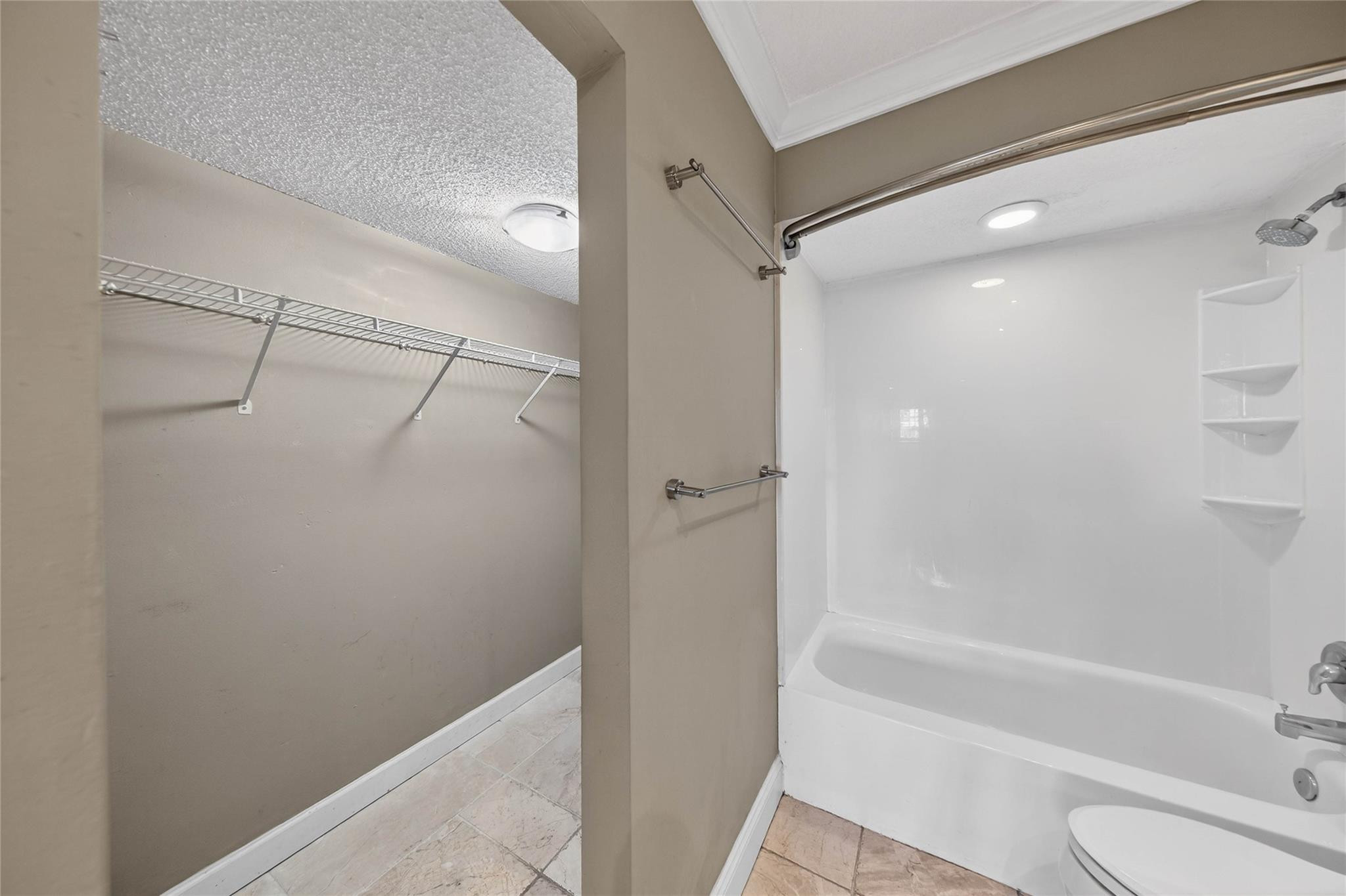 River Manor - Residential