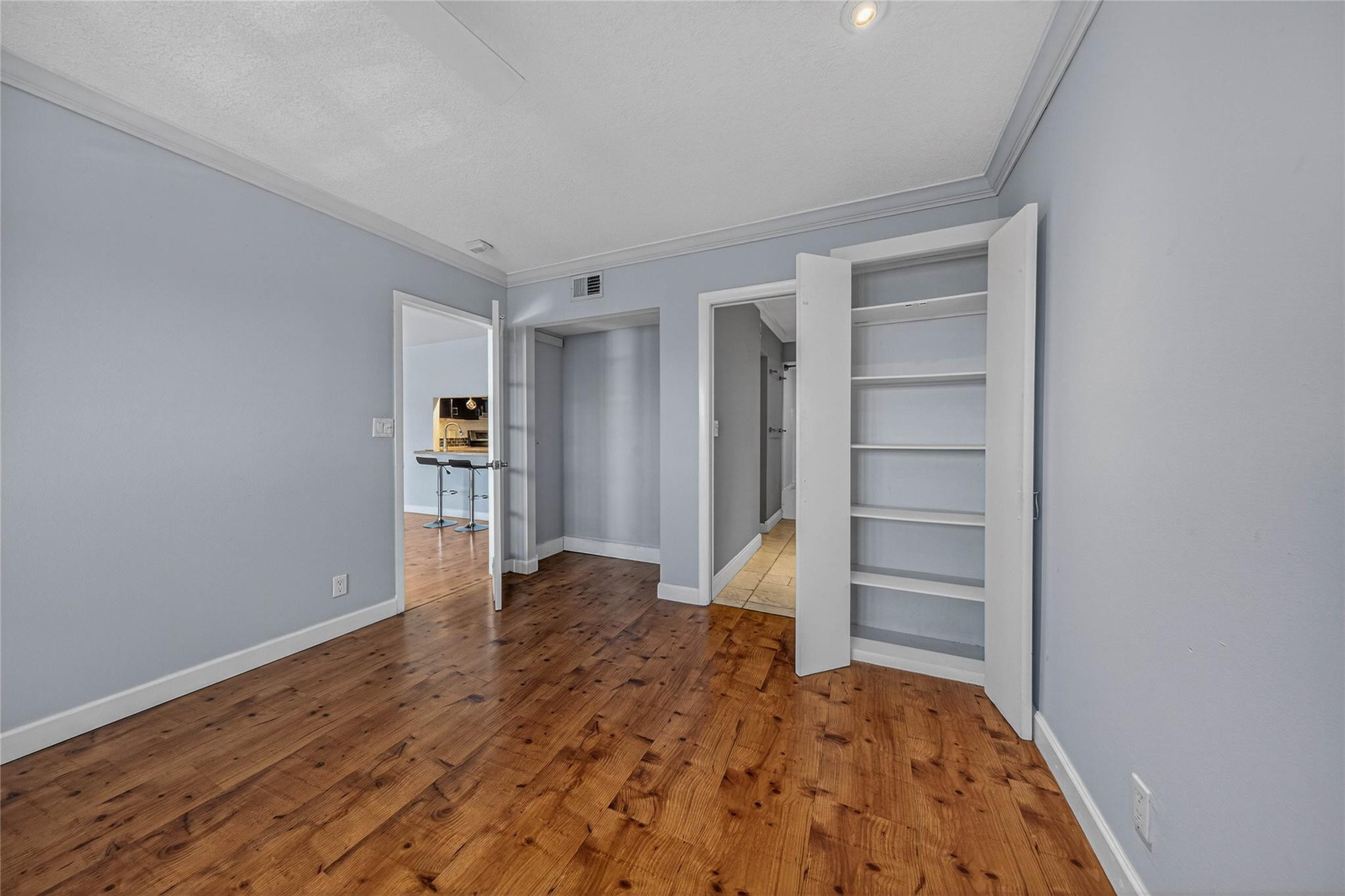 River Manor - Residential