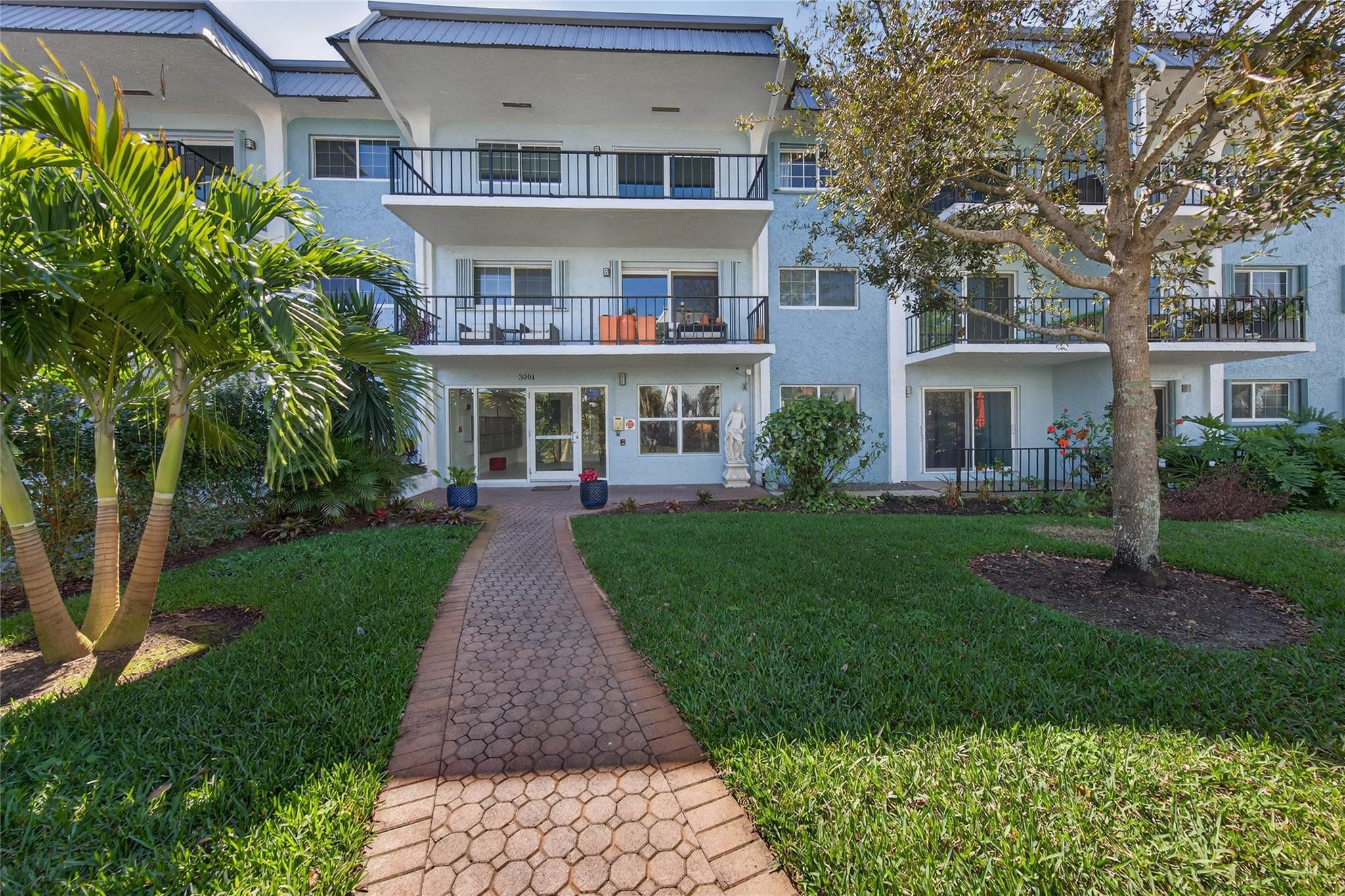 River Manor - Residential