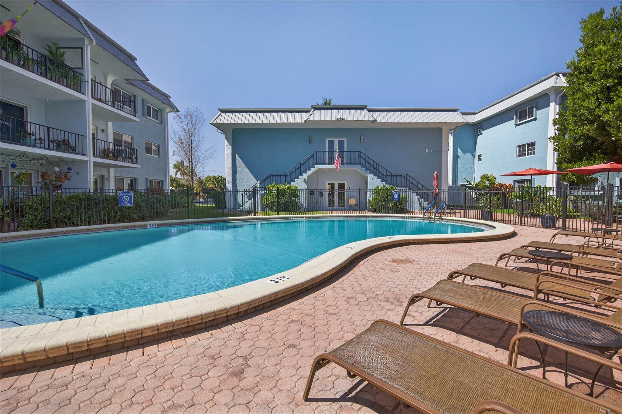 River Manor - Residential