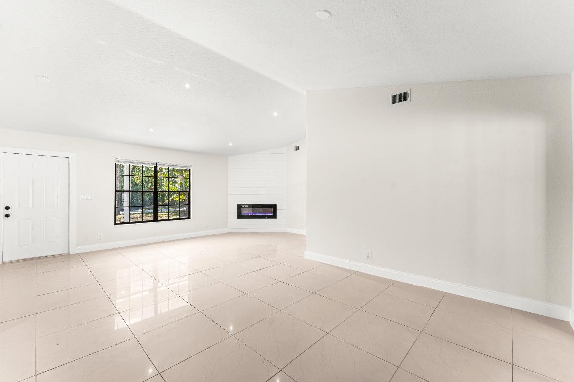 THE ACREAGE - Residential