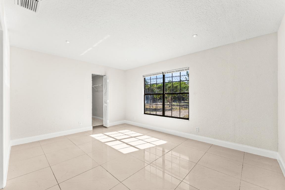 THE ACREAGE - Residential