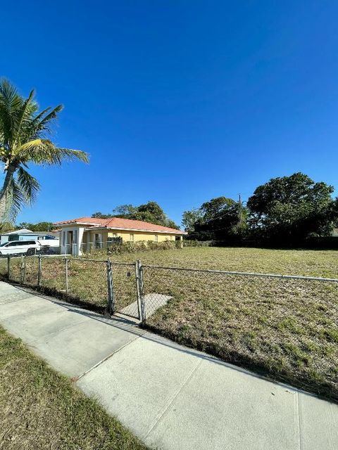 936 39th Street West Palm Beach FL 33407