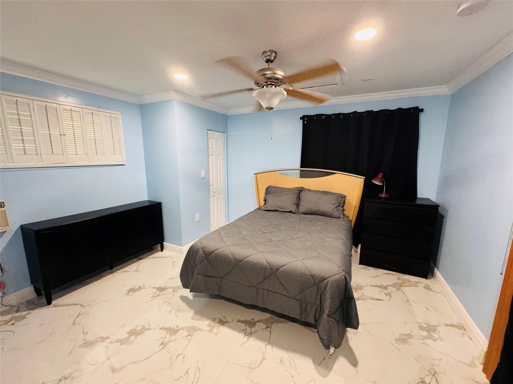 BEAUTIFULLY UPGRADED LARGE EFFICIENCY ON A LAKE WITH A SPARKLING POOL AND STUNNING LANDSCAPE. ENJOY THE SERENITY IN THIS PEACEFUL LOCATION NESTLED IN THE BEST OF FLORIDA, WITH NEARBY ACCESS TO HIGHWAYS LEADING TO THE MAJOR CITIES WITHIN MINUTES.
