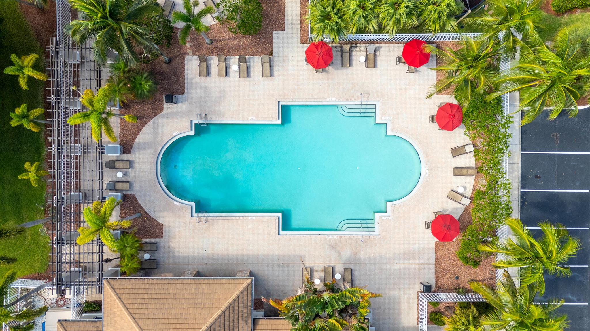 THOROUGHBRED LAKE ESTATES - Residential