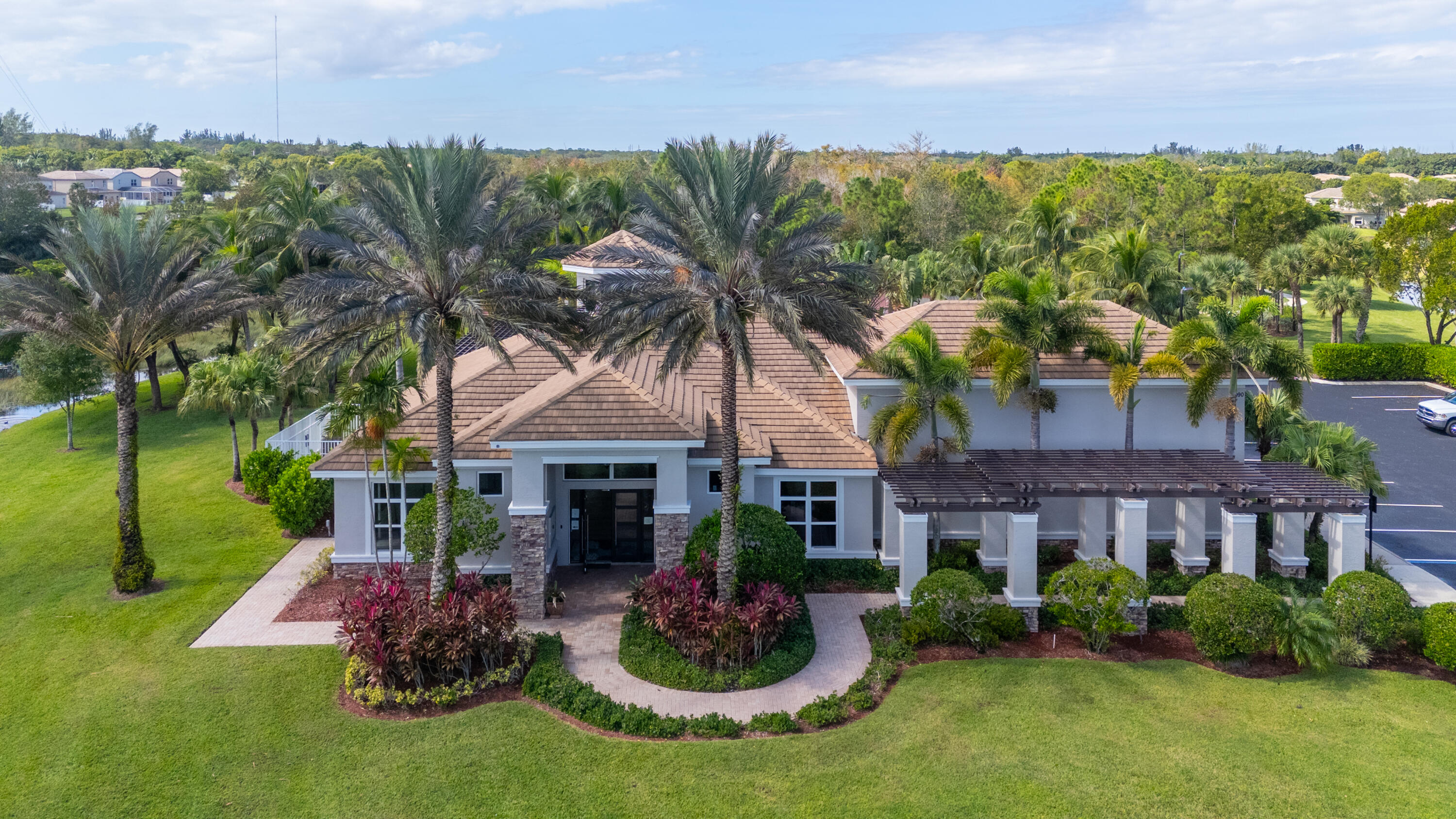 THOROUGHBRED LAKE ESTATES 1 - Residential