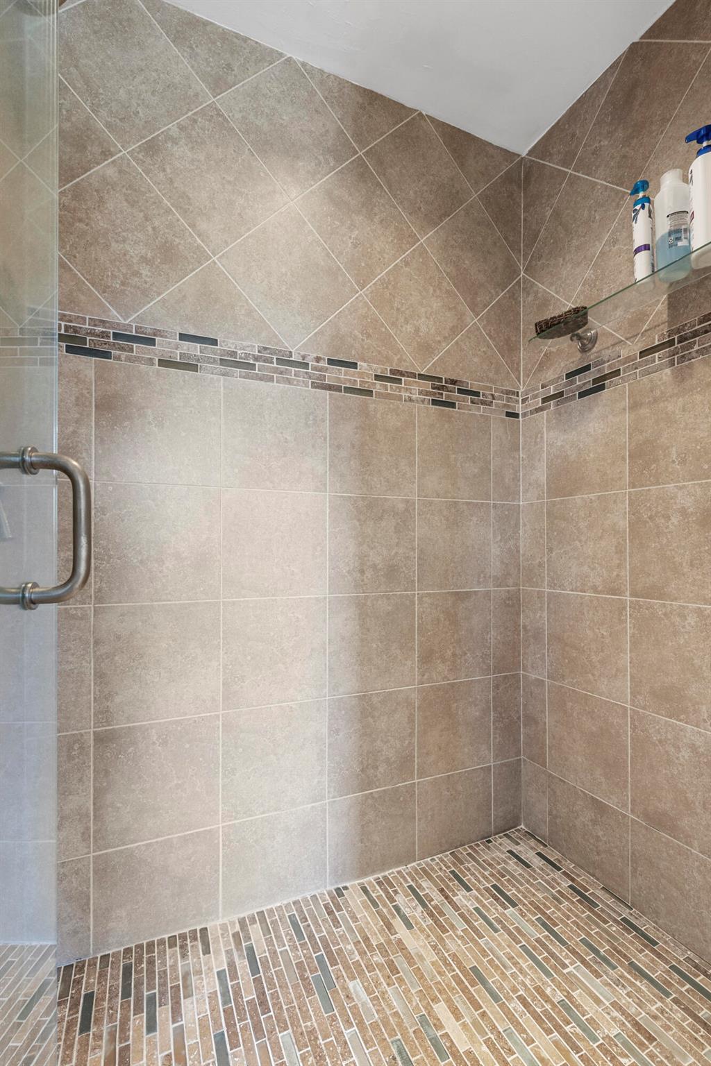 THOROUGHBRED LAKE ESTATES - Residential